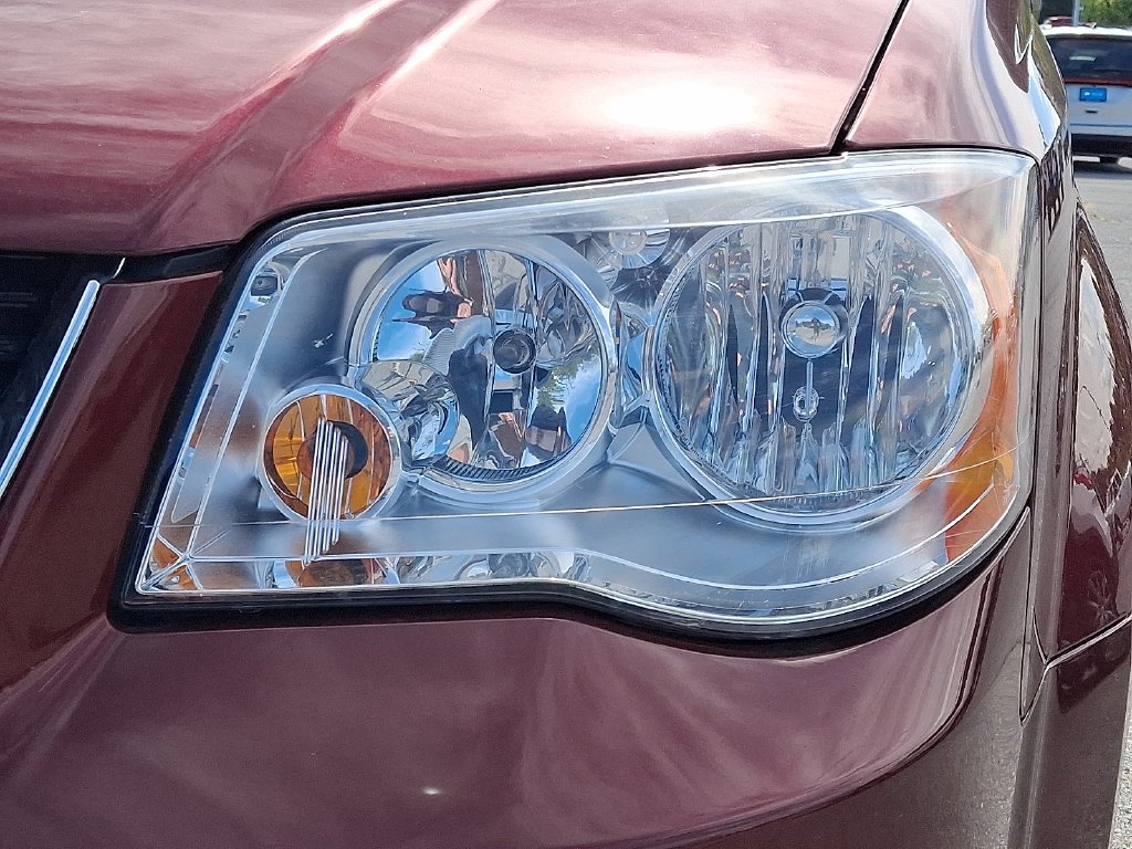 Used 2019 Red Dodge SE image 8
