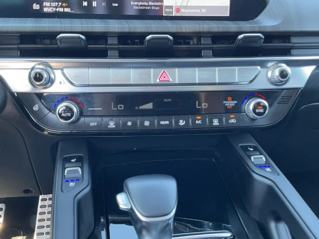 Certified Used 2024 Gray Kia SX image 19
