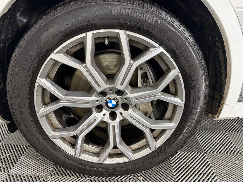 Certified Used 2026 Alpine White BMW xDrive40i image 10