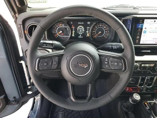 Used 2025 Anvil Clearcoat Jeep Mojave image 15