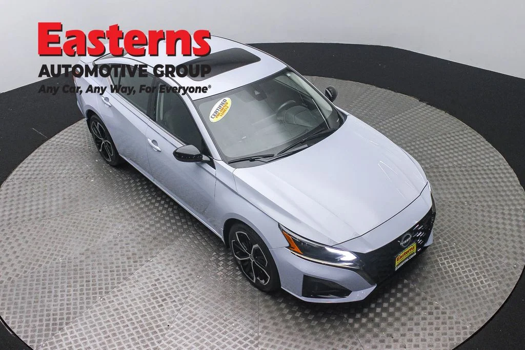 Used 2023 Gray Nissan 2.5 SR image 3
