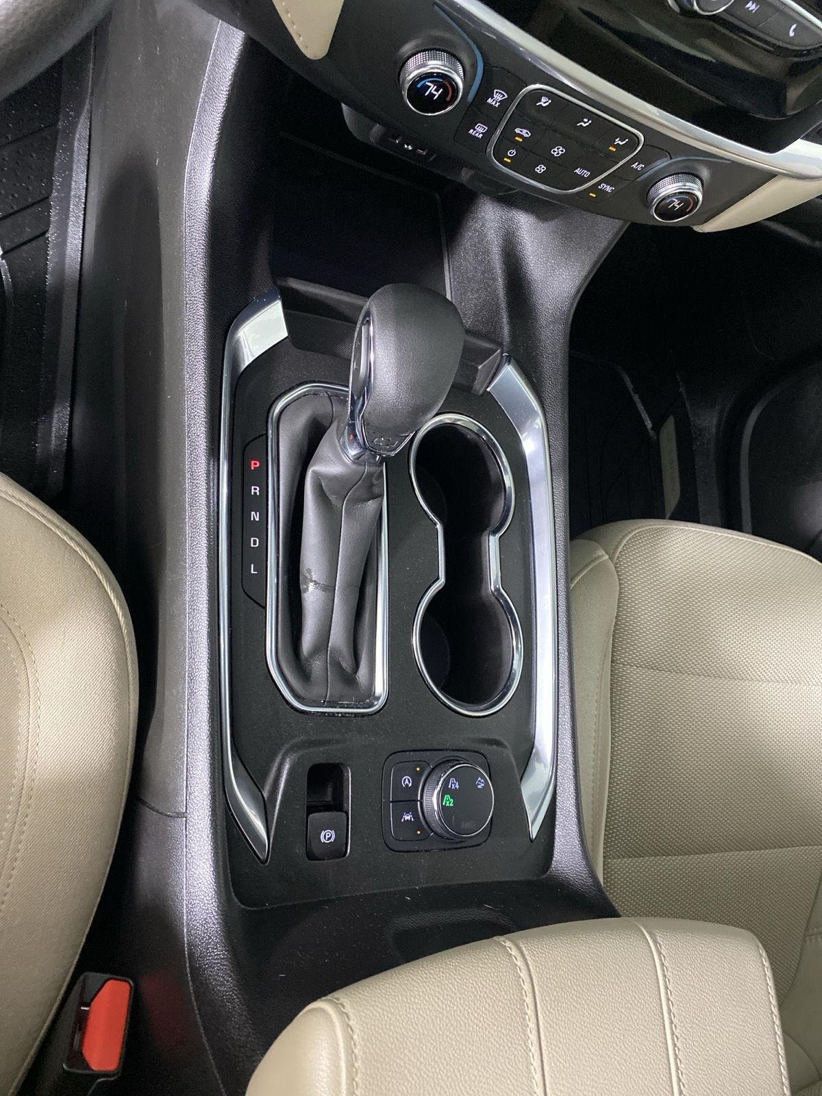 Used 2023 Wh Chevrolet  image 20