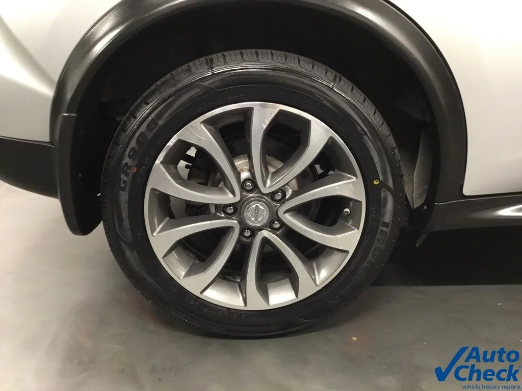 Used 2017 Silver Nissan SV image 18