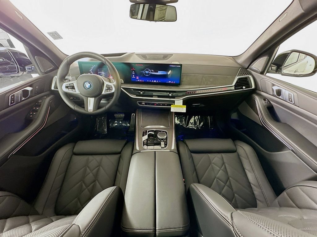 Used 2026 White Metallic BMW xDrive50e image 27