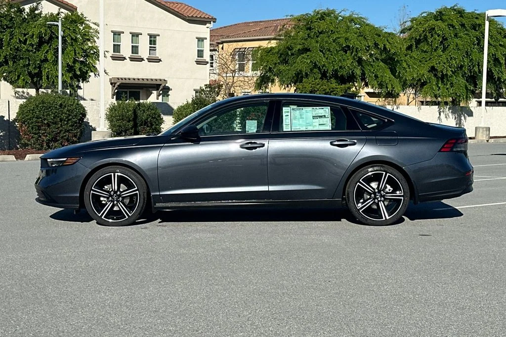 New 2026 Meteorite Gray Metallic Honda SE image 7