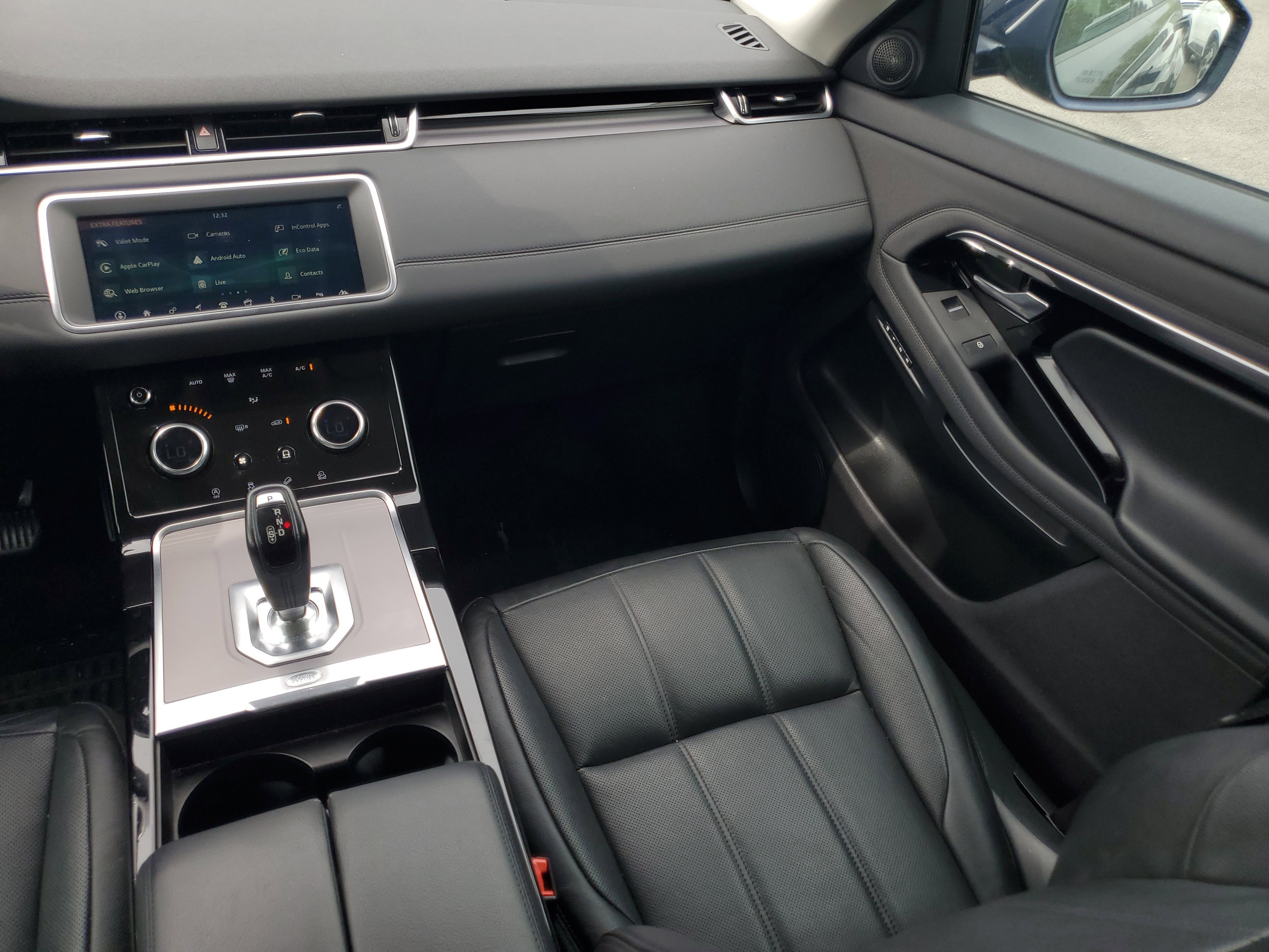 Used 2020 Black Land Rover S image 12