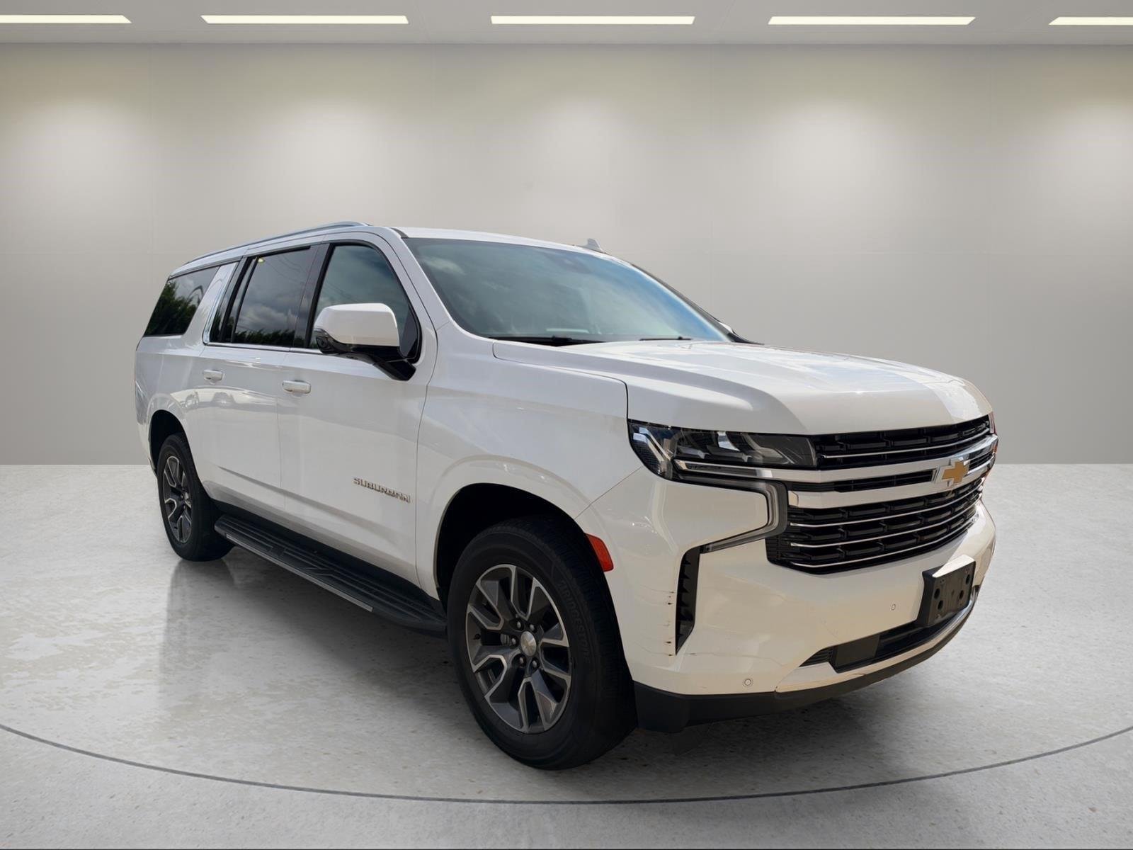 Used 2023 Iridescent Pearl Tricoat Chevrolet LT image 3