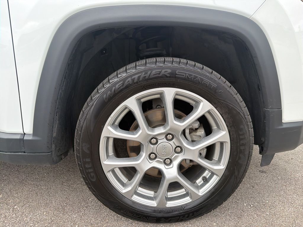 Certified Used 2022 White Jeep Latitude Lux image 23