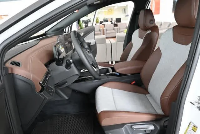 New 2026 Opal White Pearl Volkswagen Pro image 19