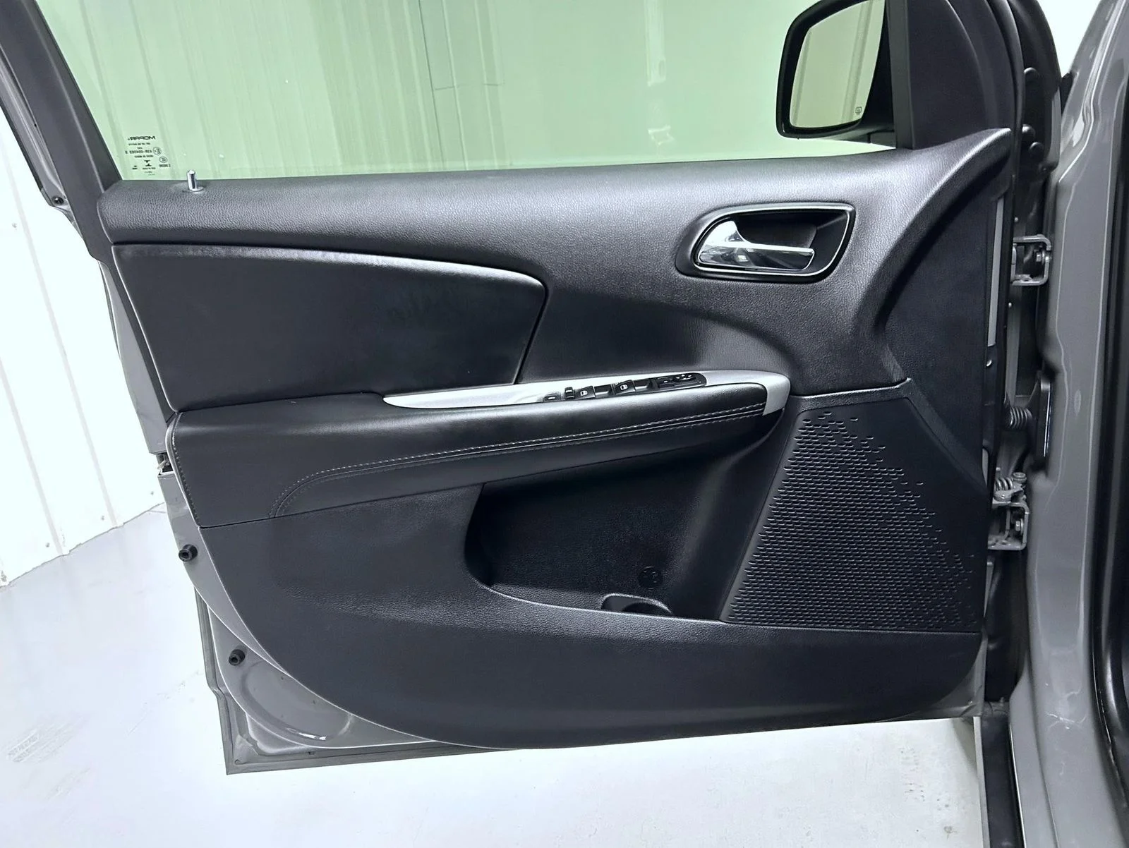 Used 2020 Gray Dodge SE image 9