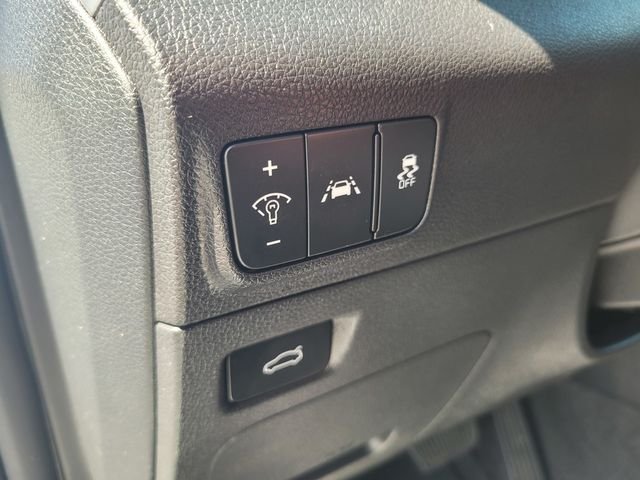 Used 2024 White Kia GT image 19