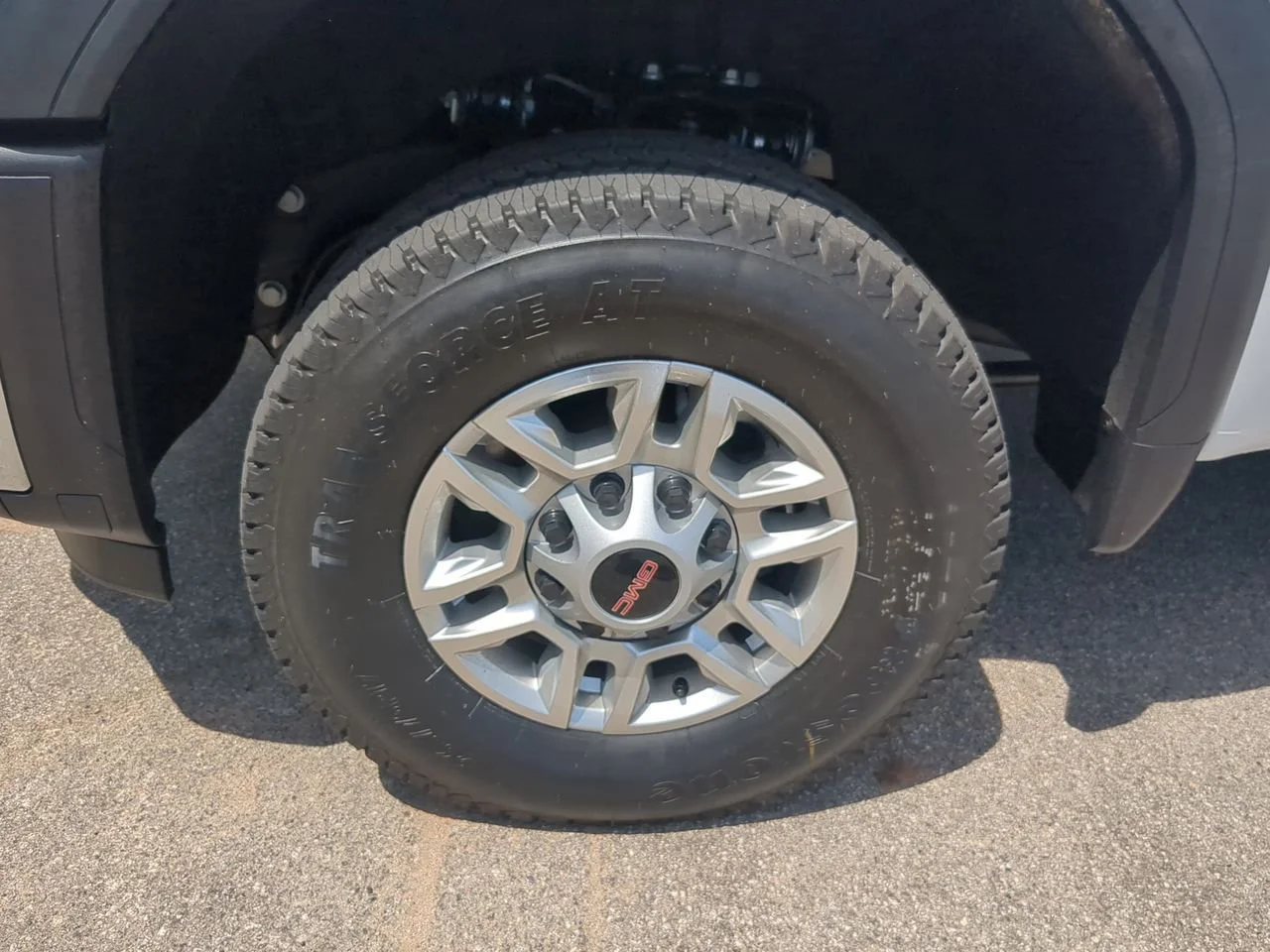 New 2026 Summit White GMC Pro image 31
