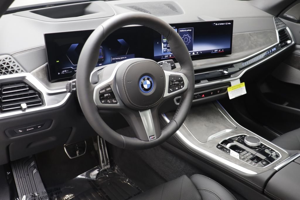 New 2026 Manhattan Green Metallic BMW xDrive50e image 8
