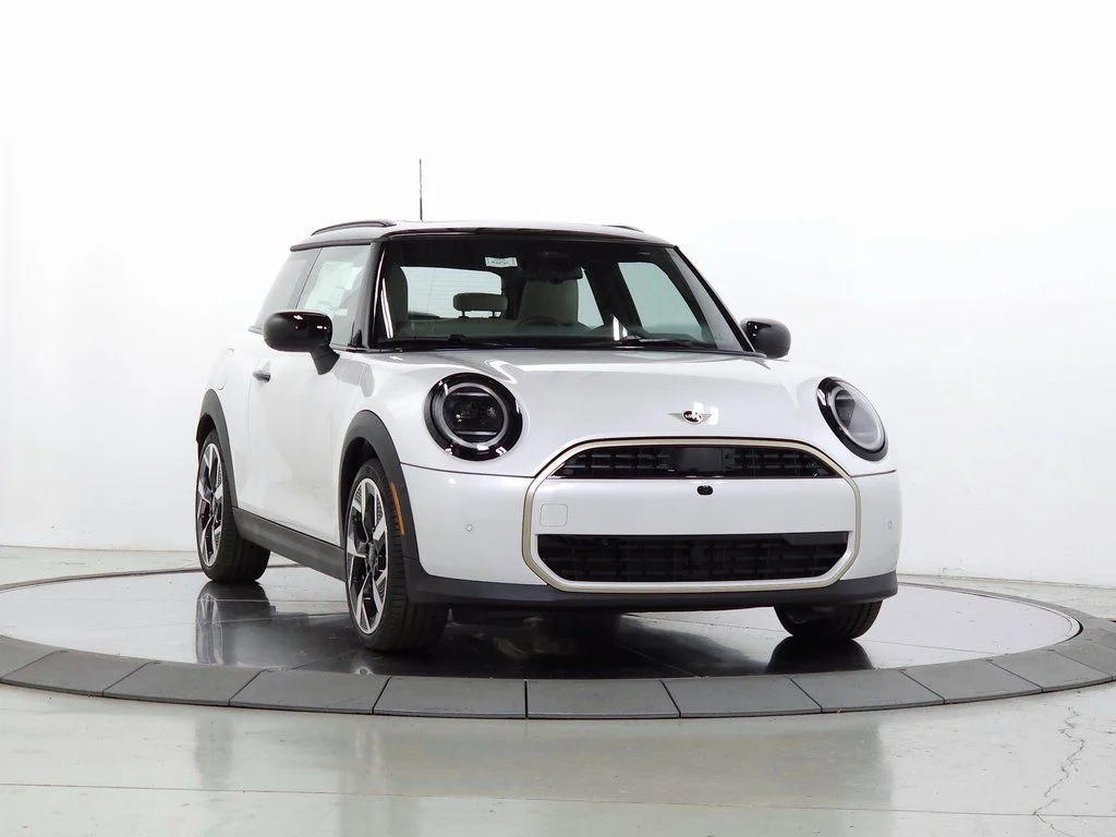 2025 MINI Hardtop Cooper's photo