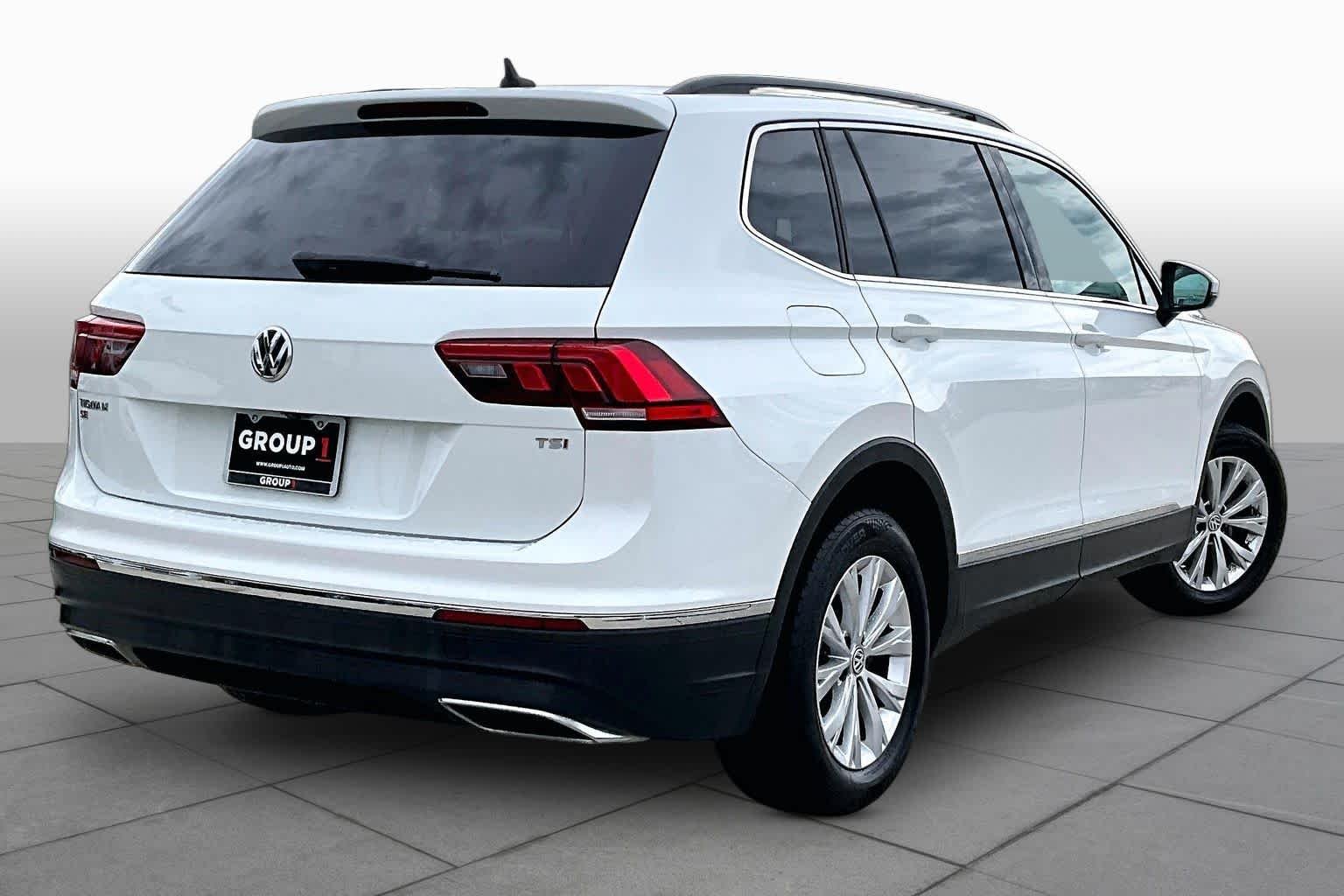 Used 2018 Pure White Volkswagen SE image 12