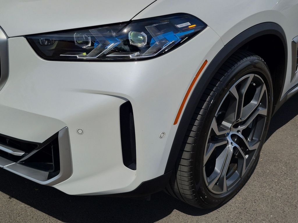 Used 2026 White BMW xDrive40i image 26