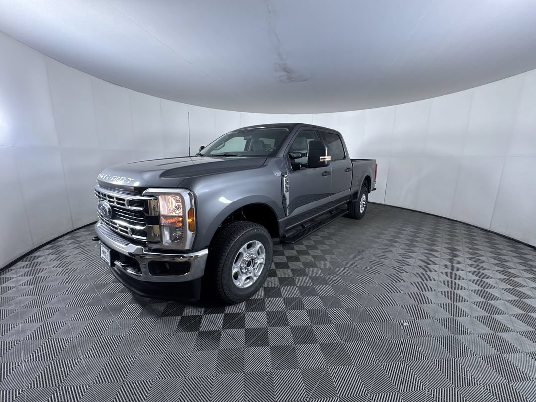 New 2026 Carbonized Gray Metallic Ford XLT image 4