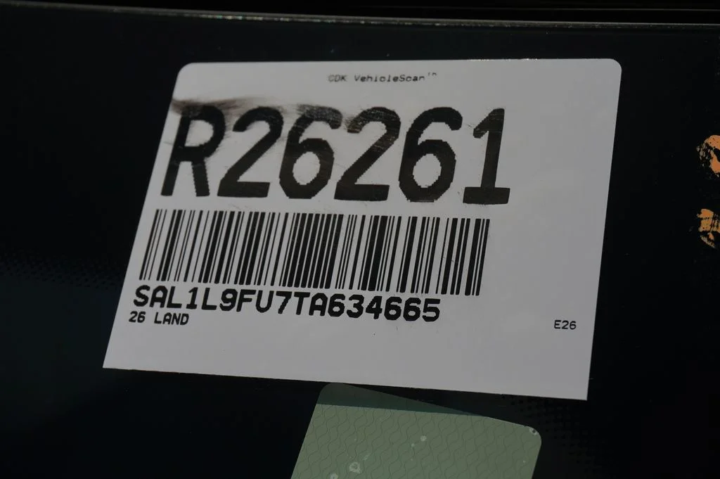 New 2026 Santorini Black Land Rover Dynamic SE image 35