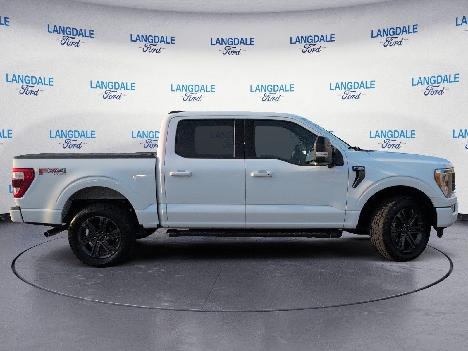 Used 2023 Oxford White Ford Lariat image 3