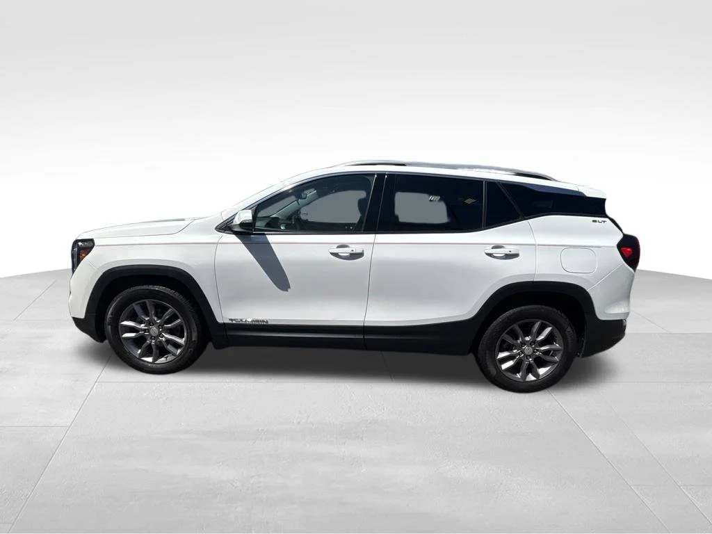Used 2023 White GMC SLT image 2