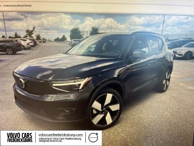 2024 Volvo XC40's photo