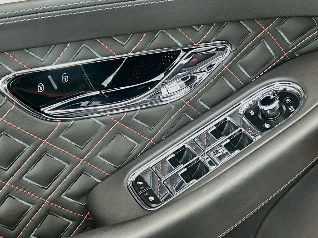 Used 2023 Spectre Metallic Bentley  image 22
