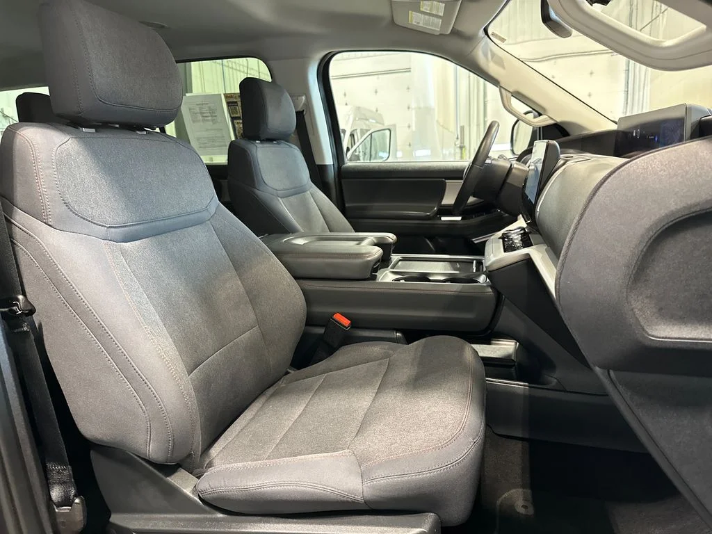 Used 2025 Gray Ford Active image 33