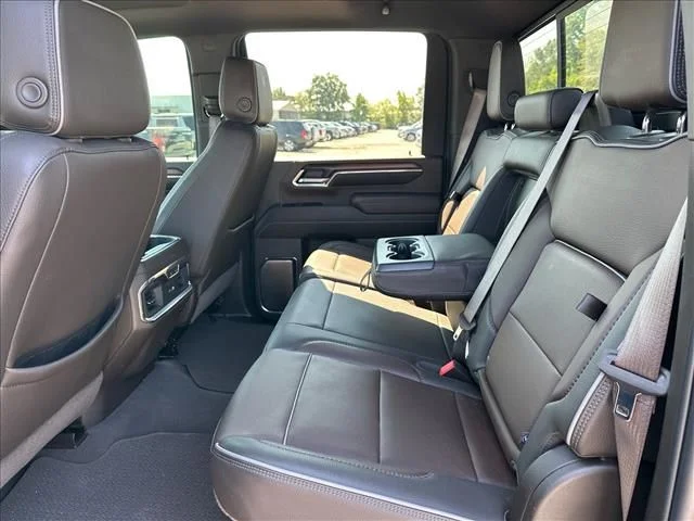 Used 2024  GMC Denali image 22