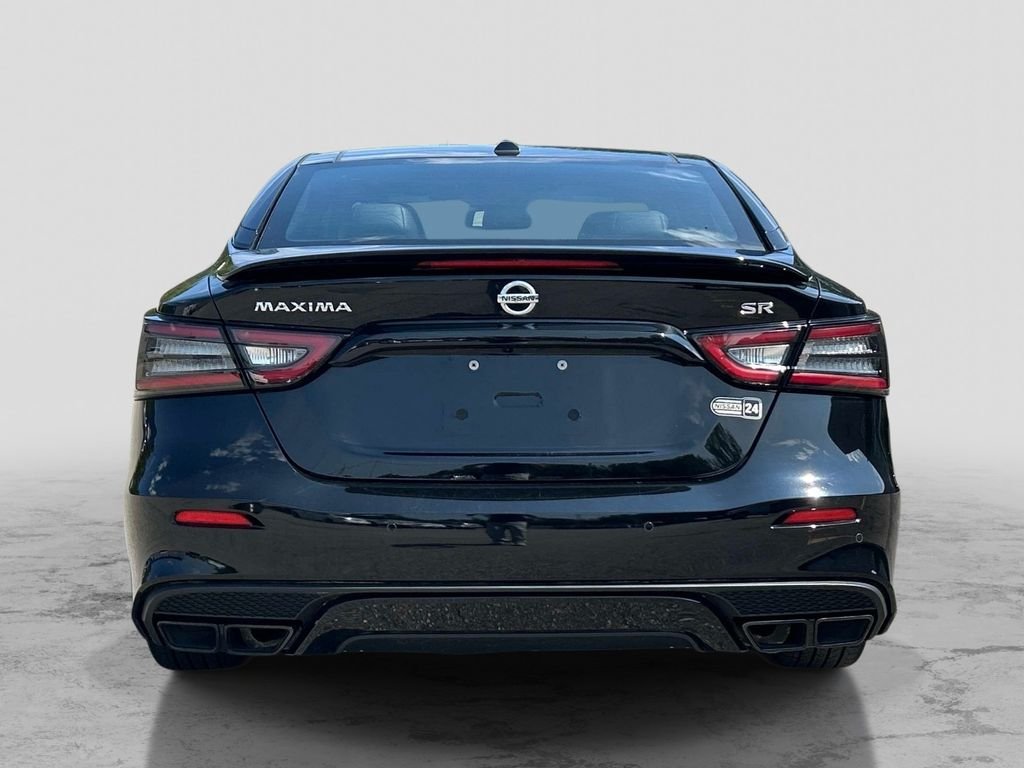 Used 2022 Black Nissan SR image 4