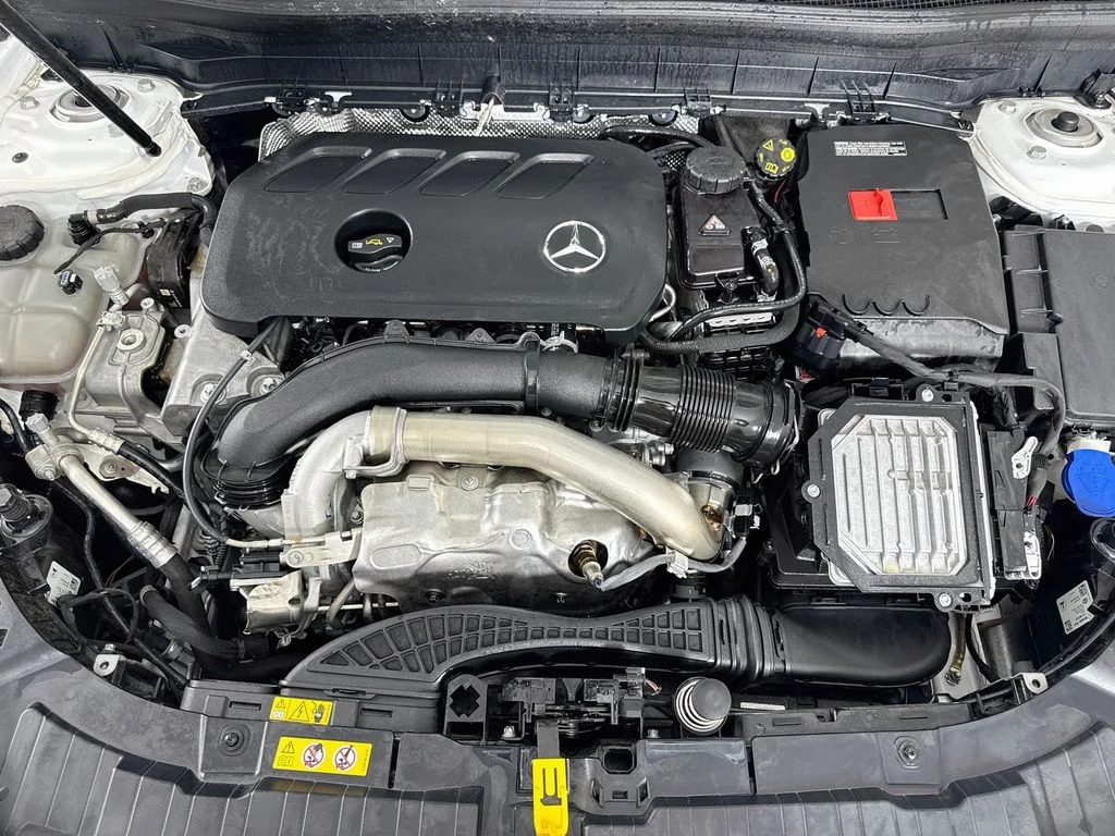 Used 2024 White Mercedes-Benz GLB 250 image 29