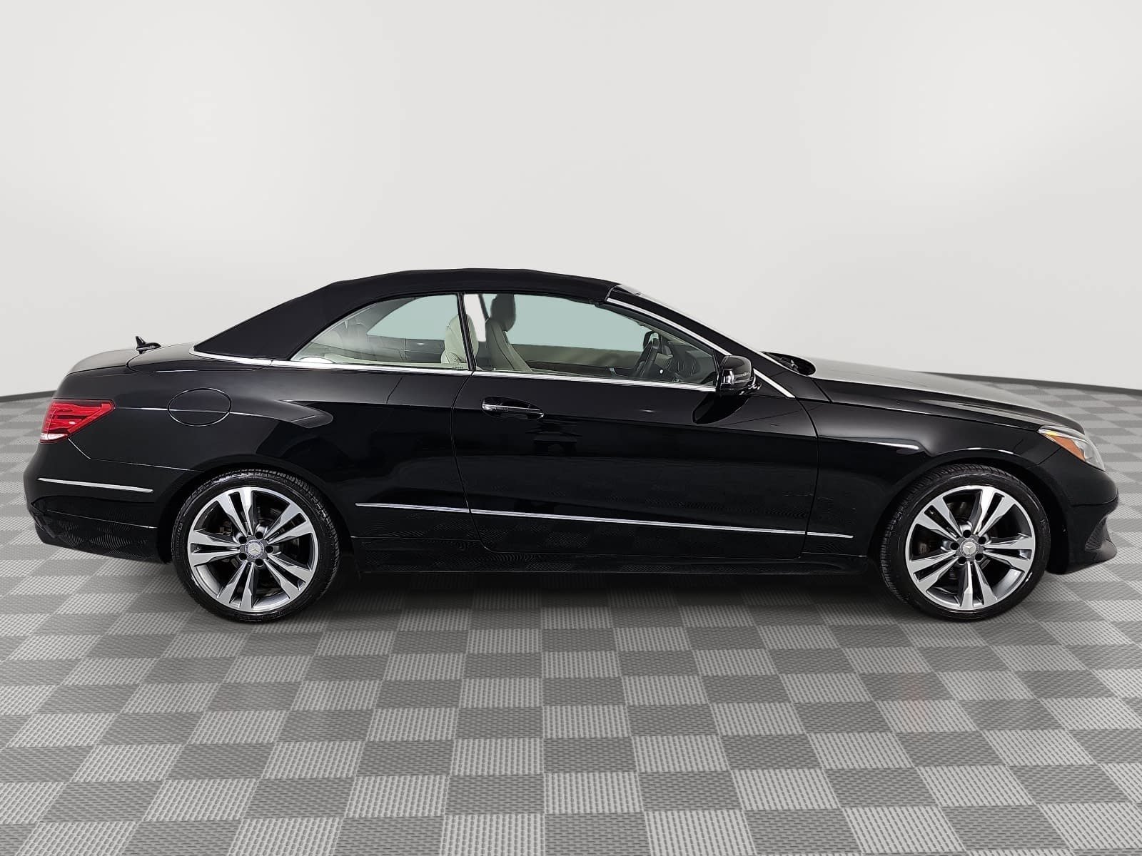 Used 2016 Black Mercedes-Benz E 400 image 9