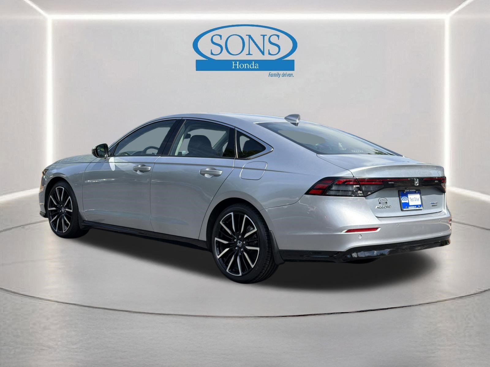 Certified Used 2025 Solar Silver Metallic Honda Touring image 21