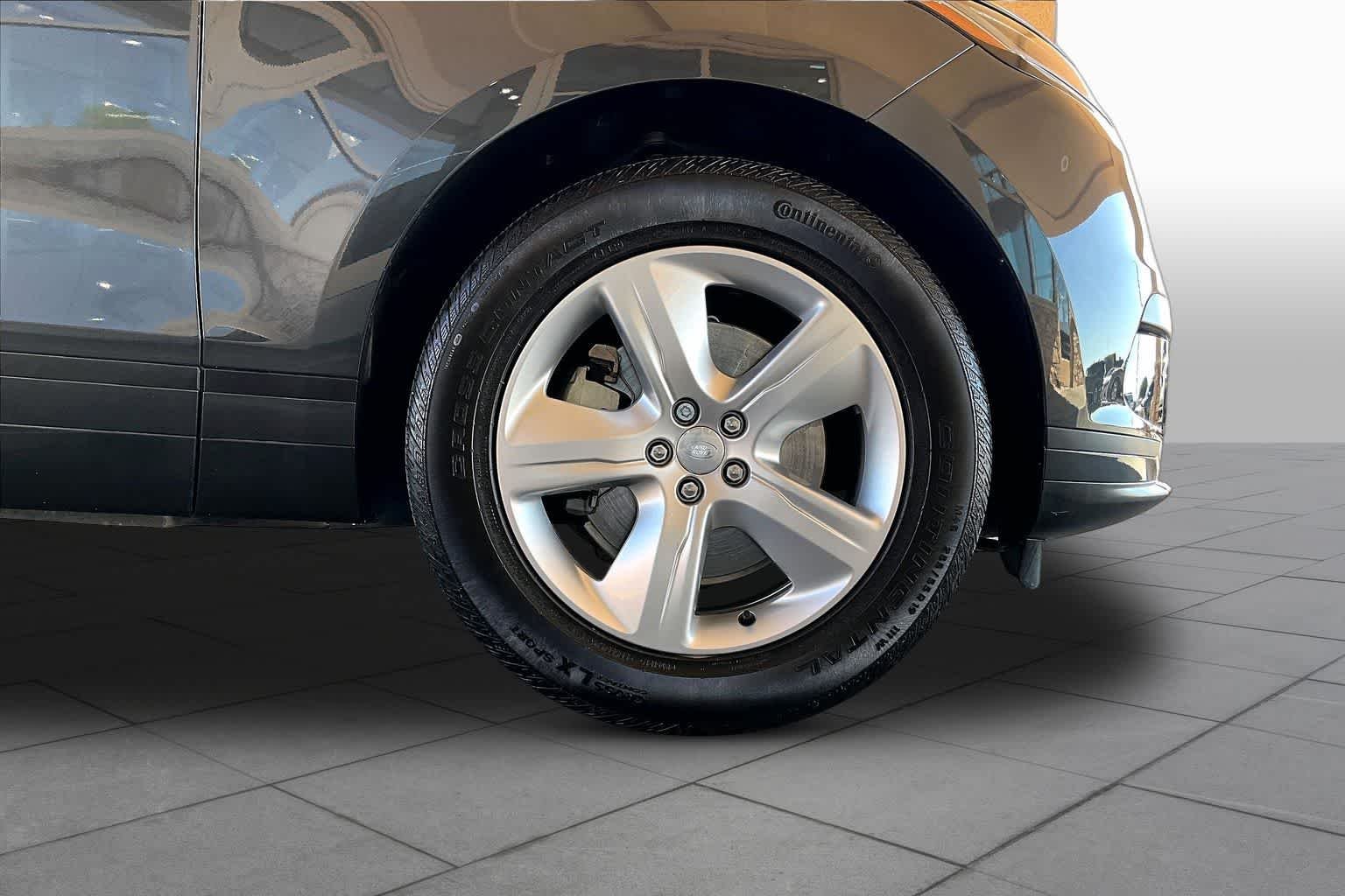 Used 2025 Carpathian Grey Premium Metallic Land Rover S image 11