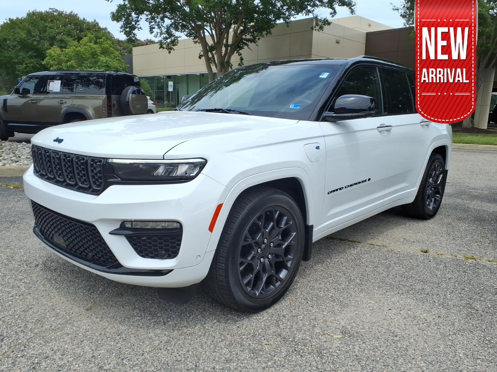 Used 2025 Bright White Clearcoat Jeep Summit Reserve image 1