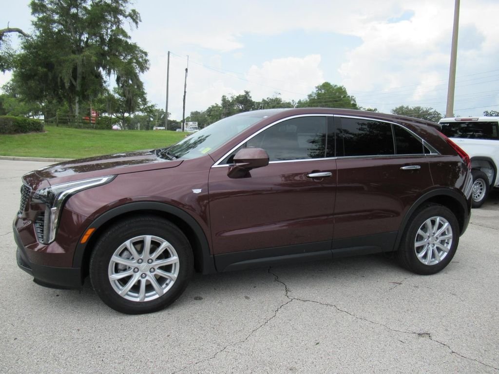 Used 2023  Cadillac Luxury image 4