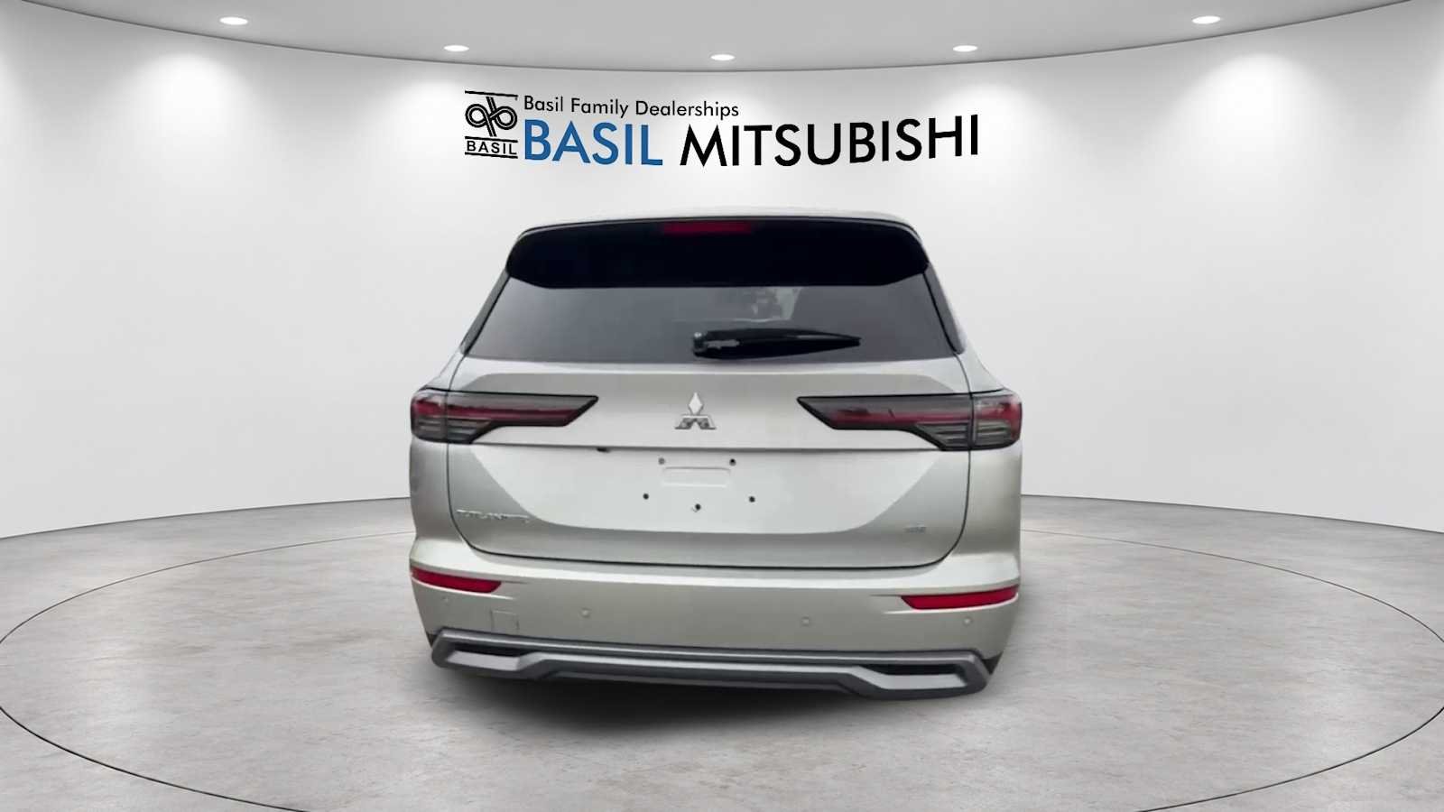 Used 2025 Alloy Silver Metallic Mitsubishi SE image 6