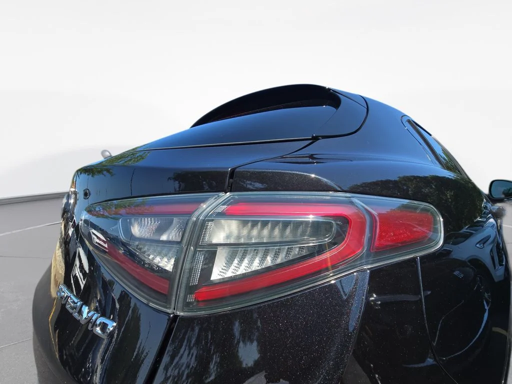 New 2026 Vulcano Black Metallic Exterior Paint Alfa Romeo Veloce image 36