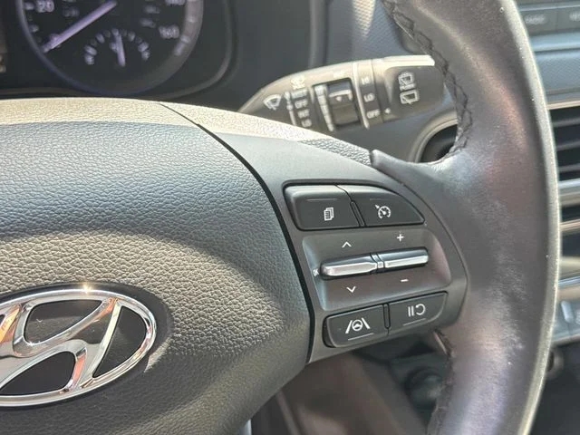 Used 2022 Silver Hyundai SEL image 31