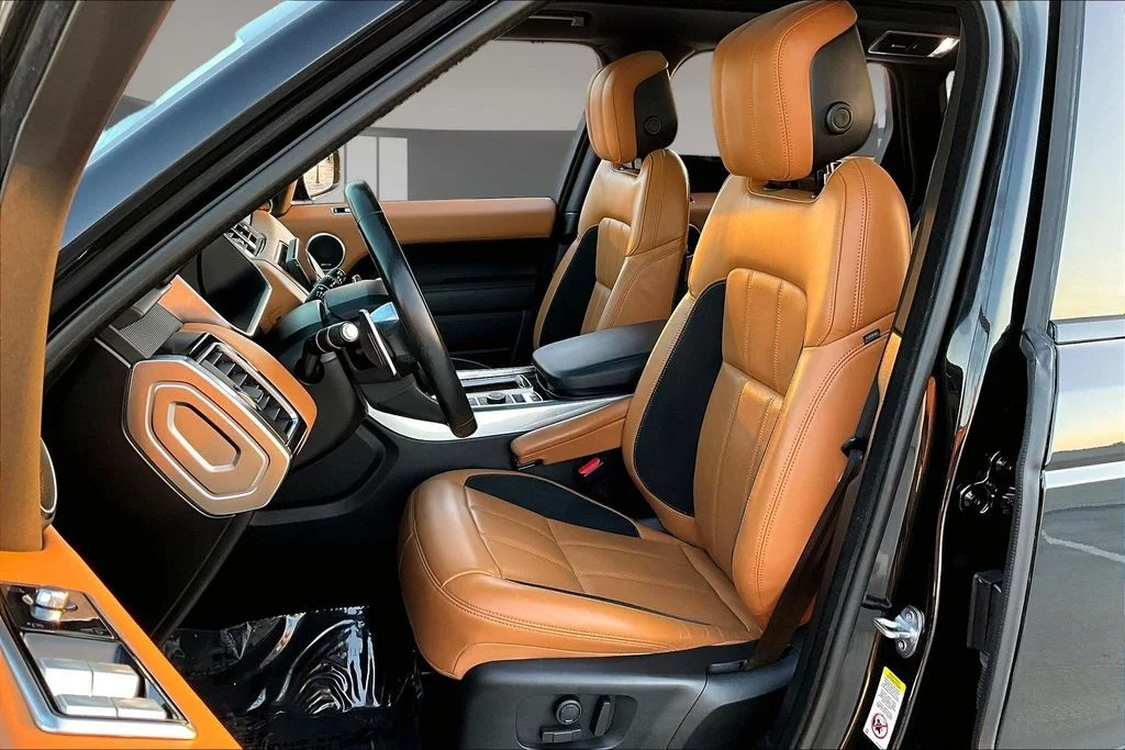 Used 2022 Black Land Rover HSE Dynamic image 19