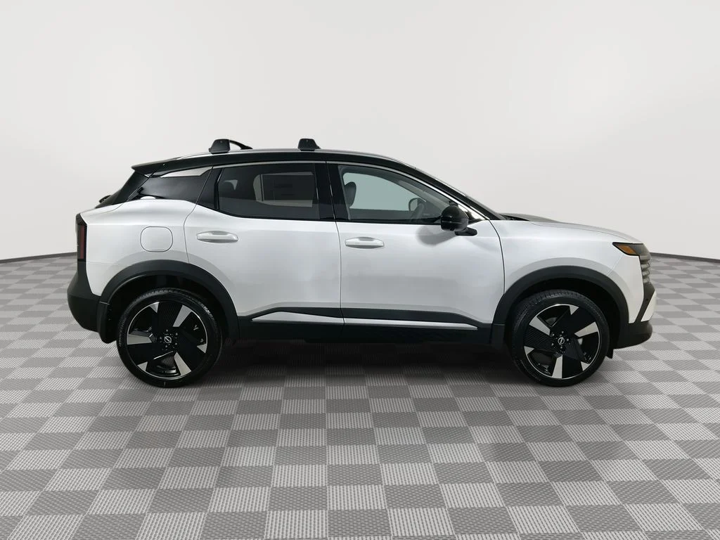 New 2026 Aspen White TriCoat / Super Black Two-tone Nissan SR image 9