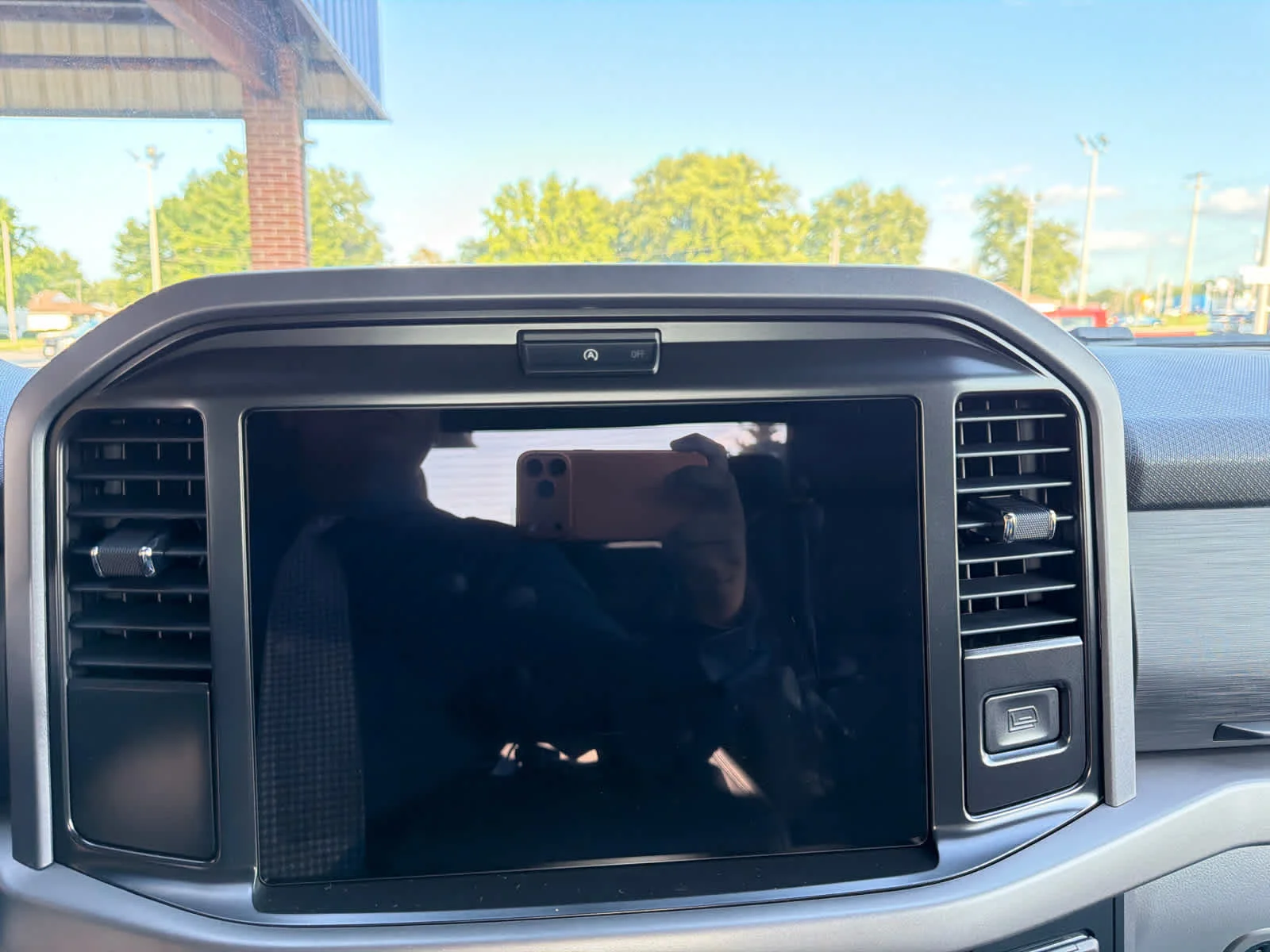 New 2026 Carbonized Gray Metallic Ford XLT image 18
