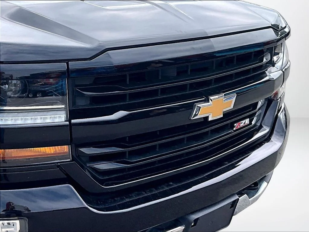 Used 2018 Black Chevrolet LT image 28