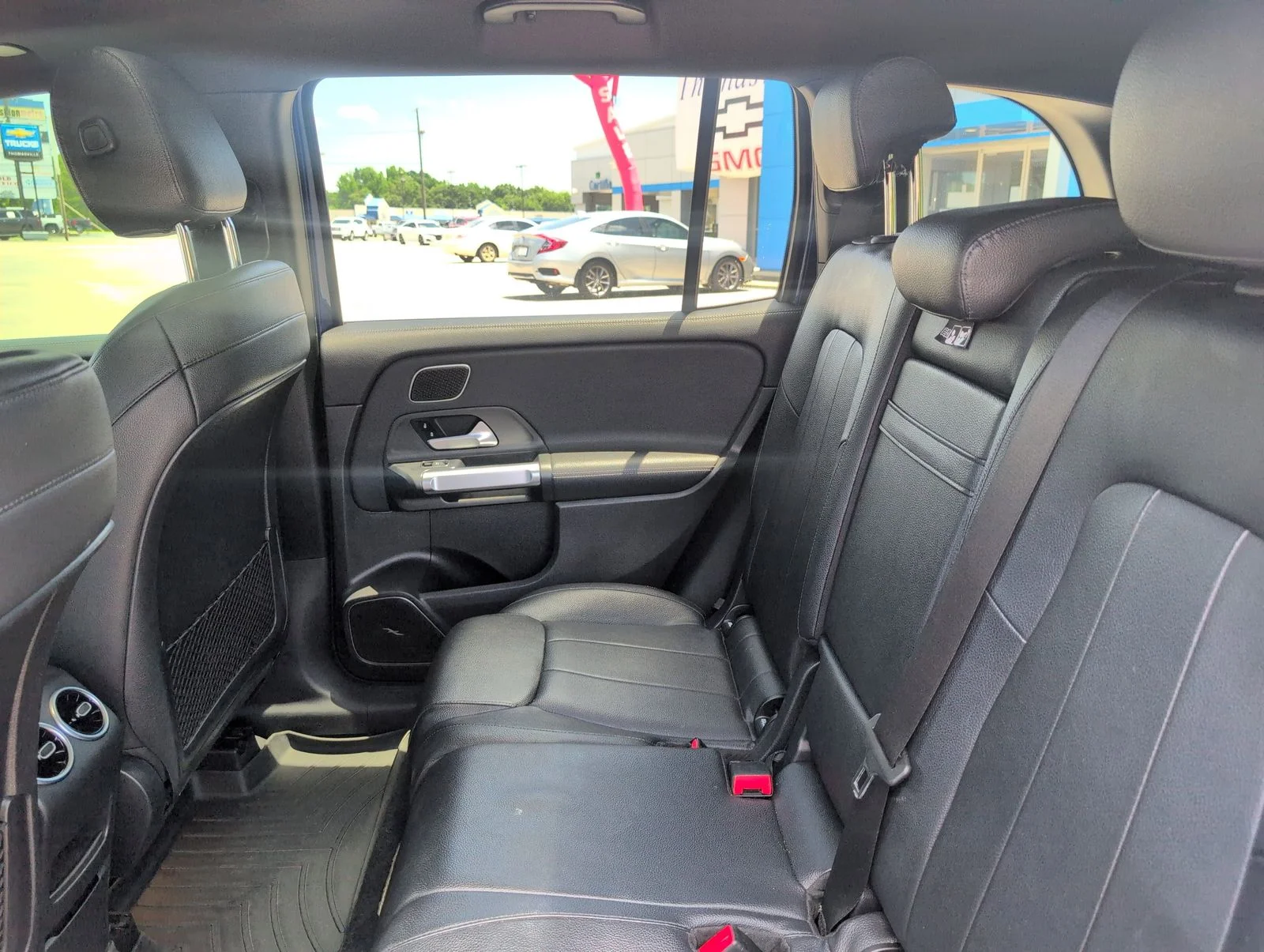 Used 2021 Blue Mercedes-Benz GLB 250 image 33