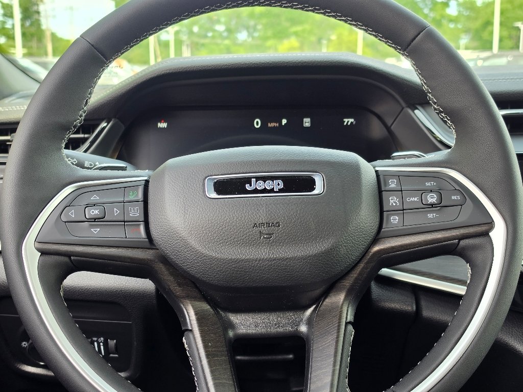 New 2026 Bright White Clear-Coat Exterior Paint Jeep Altitude image 12