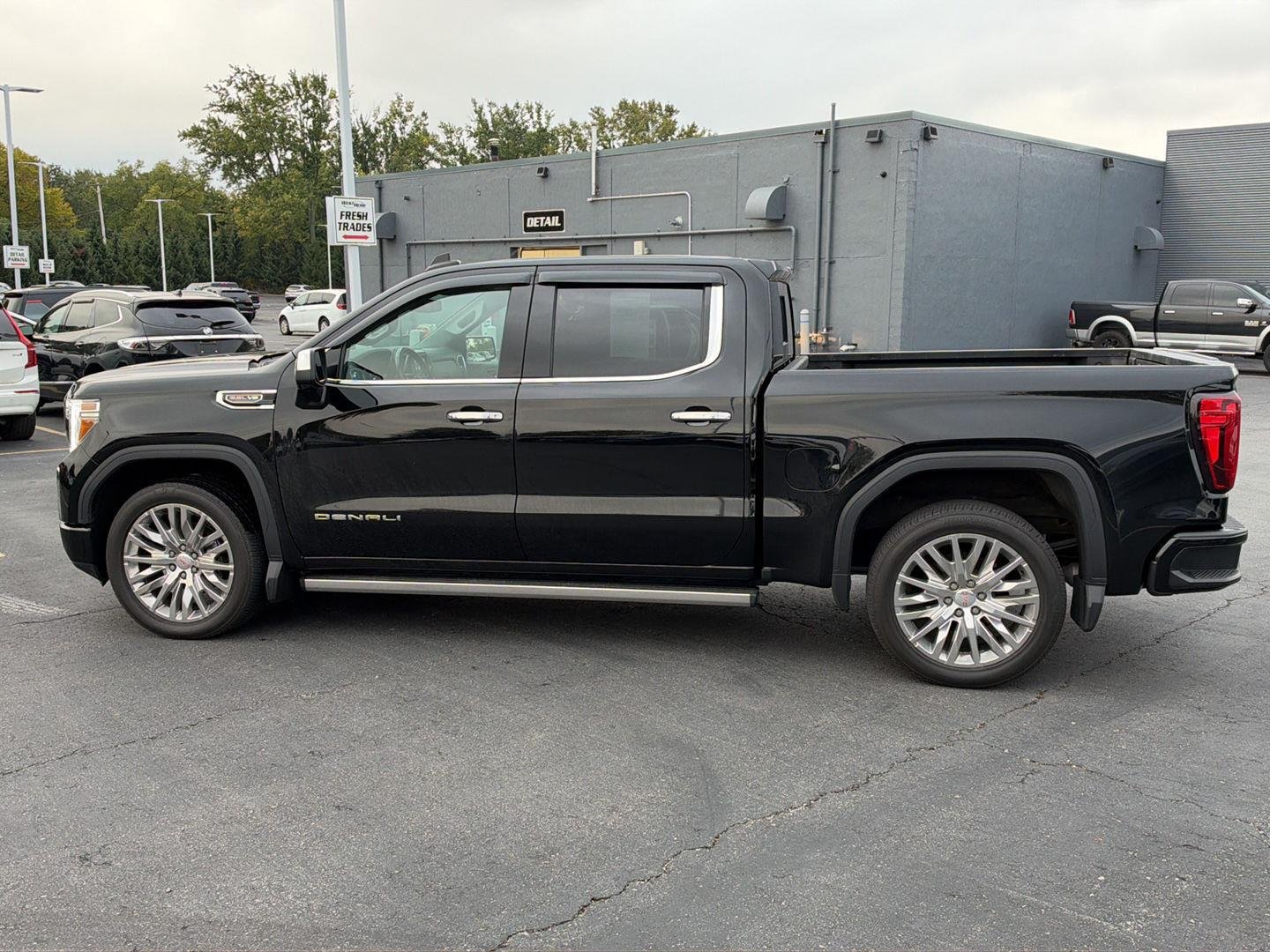 Used 2022 Onyx Black GMC Denali image 4