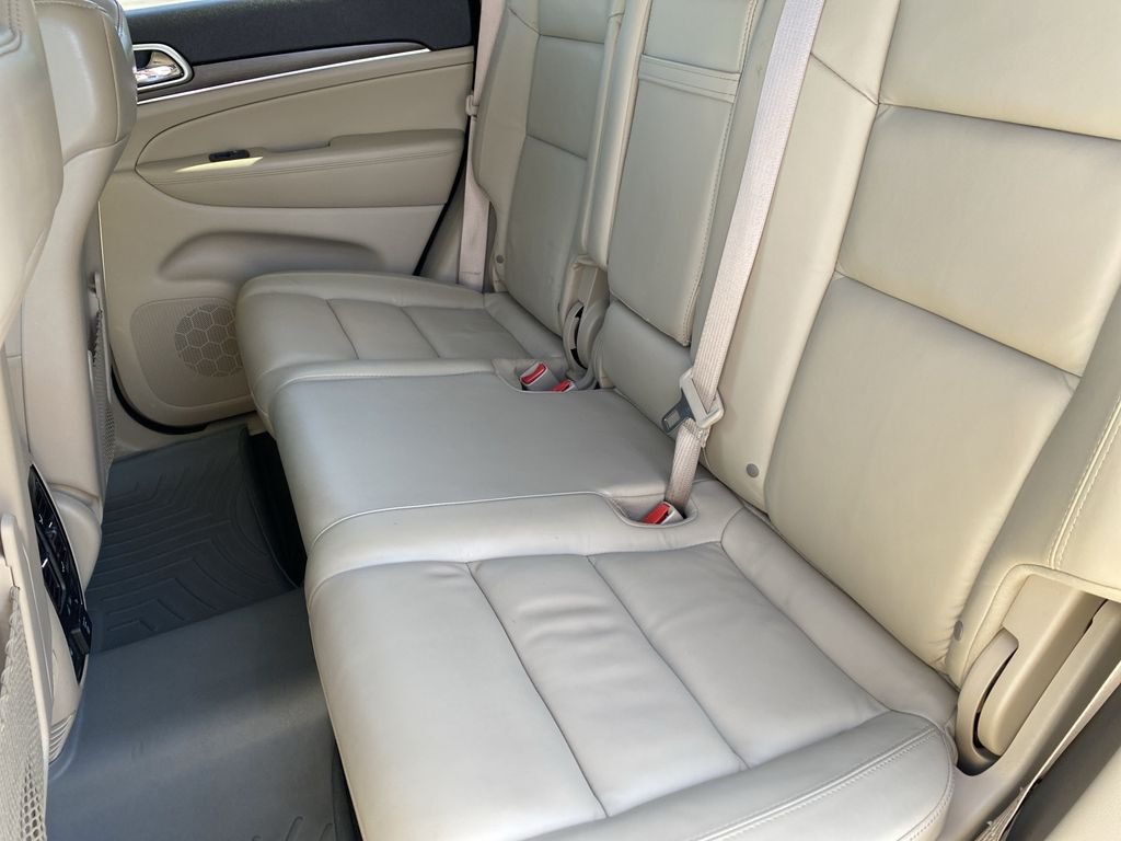 Used 2018 Bright White Clearcoat Jeep Limited image 31