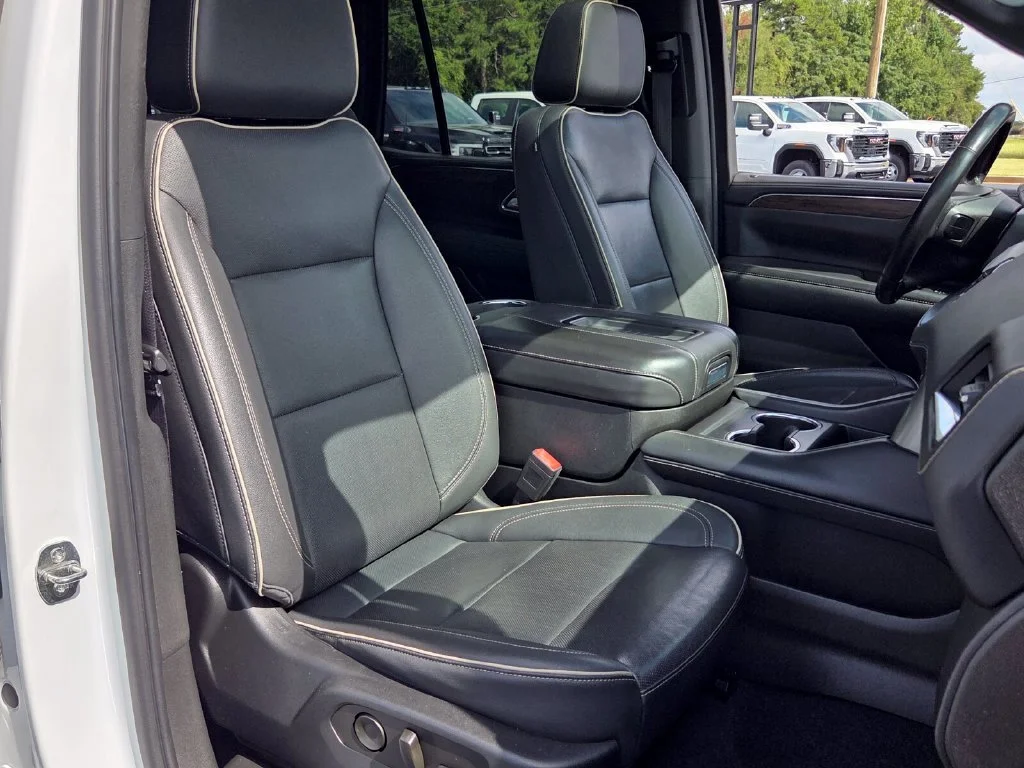 Used 2022 Summit White Chevrolet Premier image 18