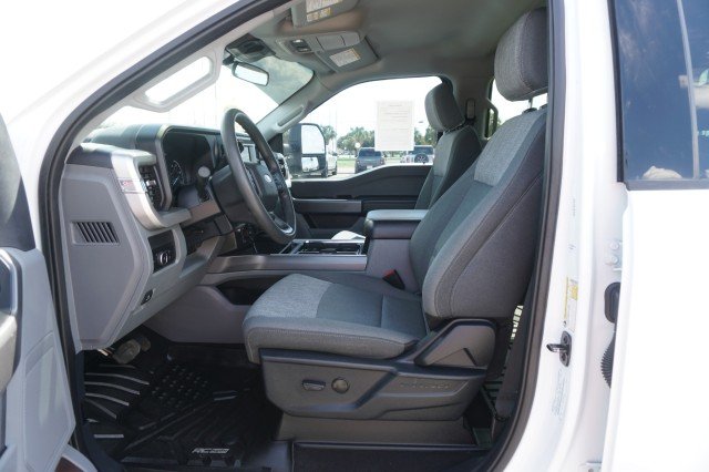 Used 2025 Oxford White Ford XLT image 13
