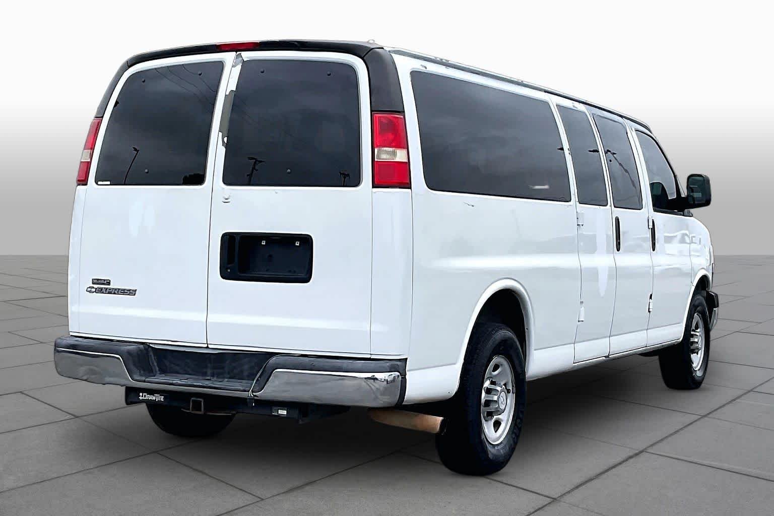 Used 2007 Summit White Chevrolet  image 11