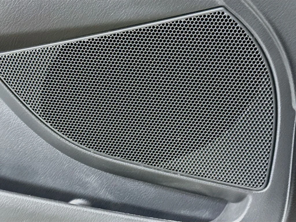 Used 2010 White Toyota LE image 20